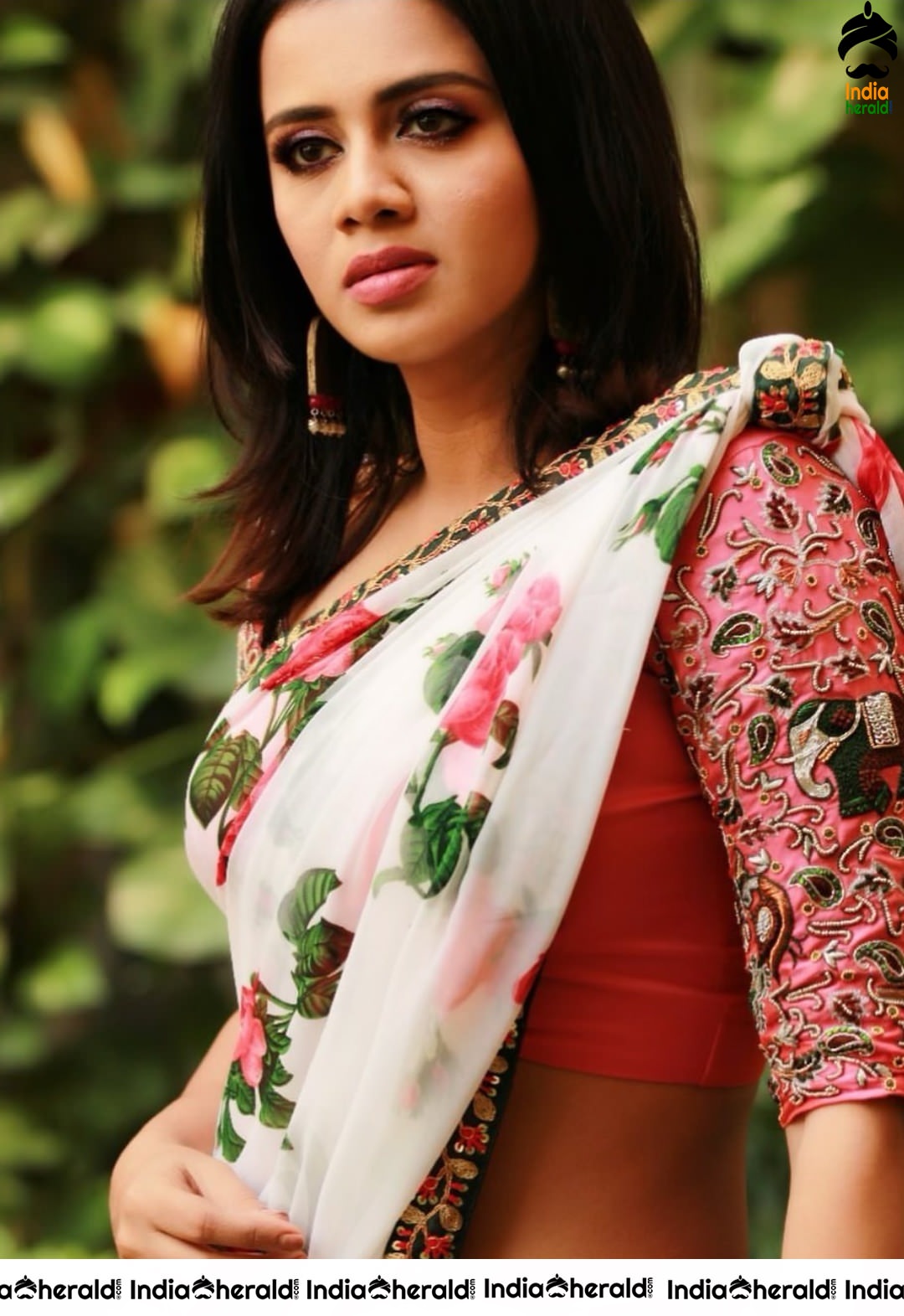 Anjana Rangan Latest Hot Hip Show Photos