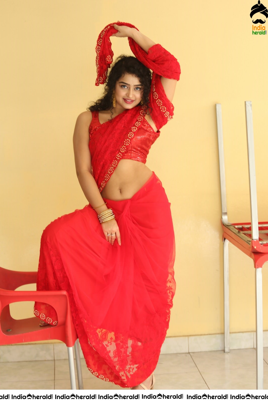 Ankeetha exposes her Hot Midriff and Navel in Saree during a Sexy Photoshoot