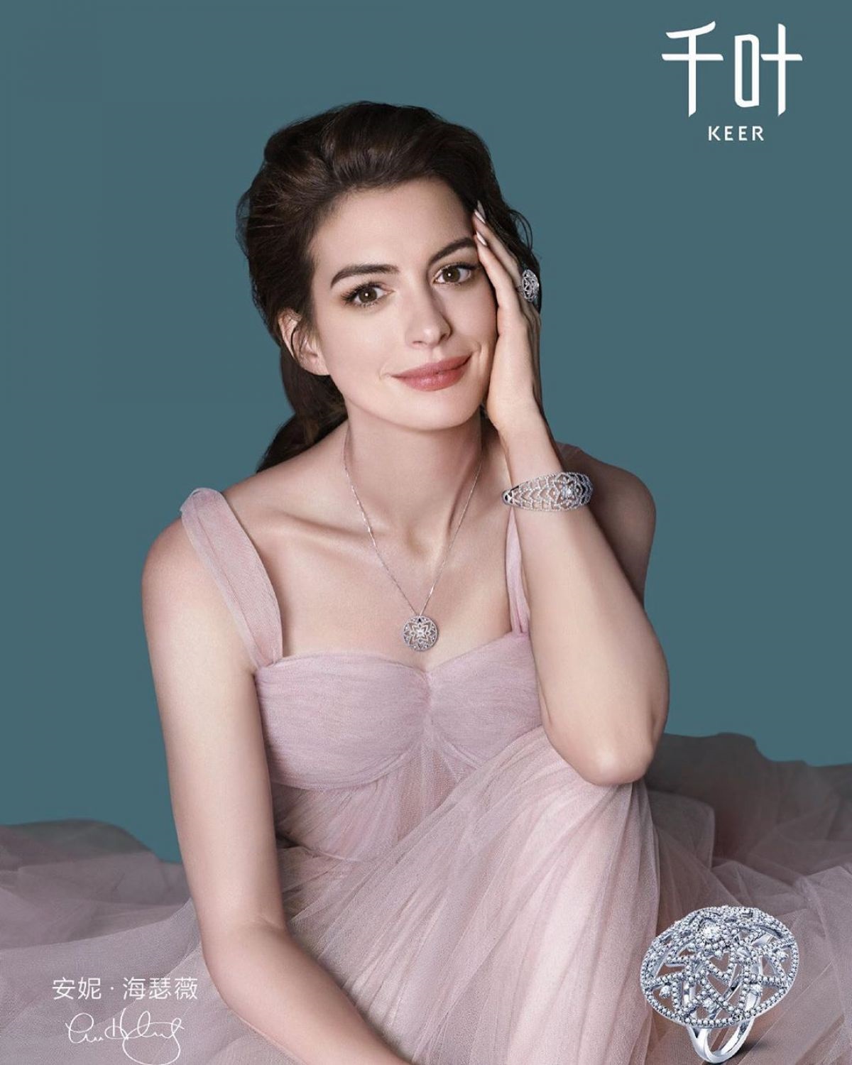 Anne Hathaway Keer 2019 Campaign