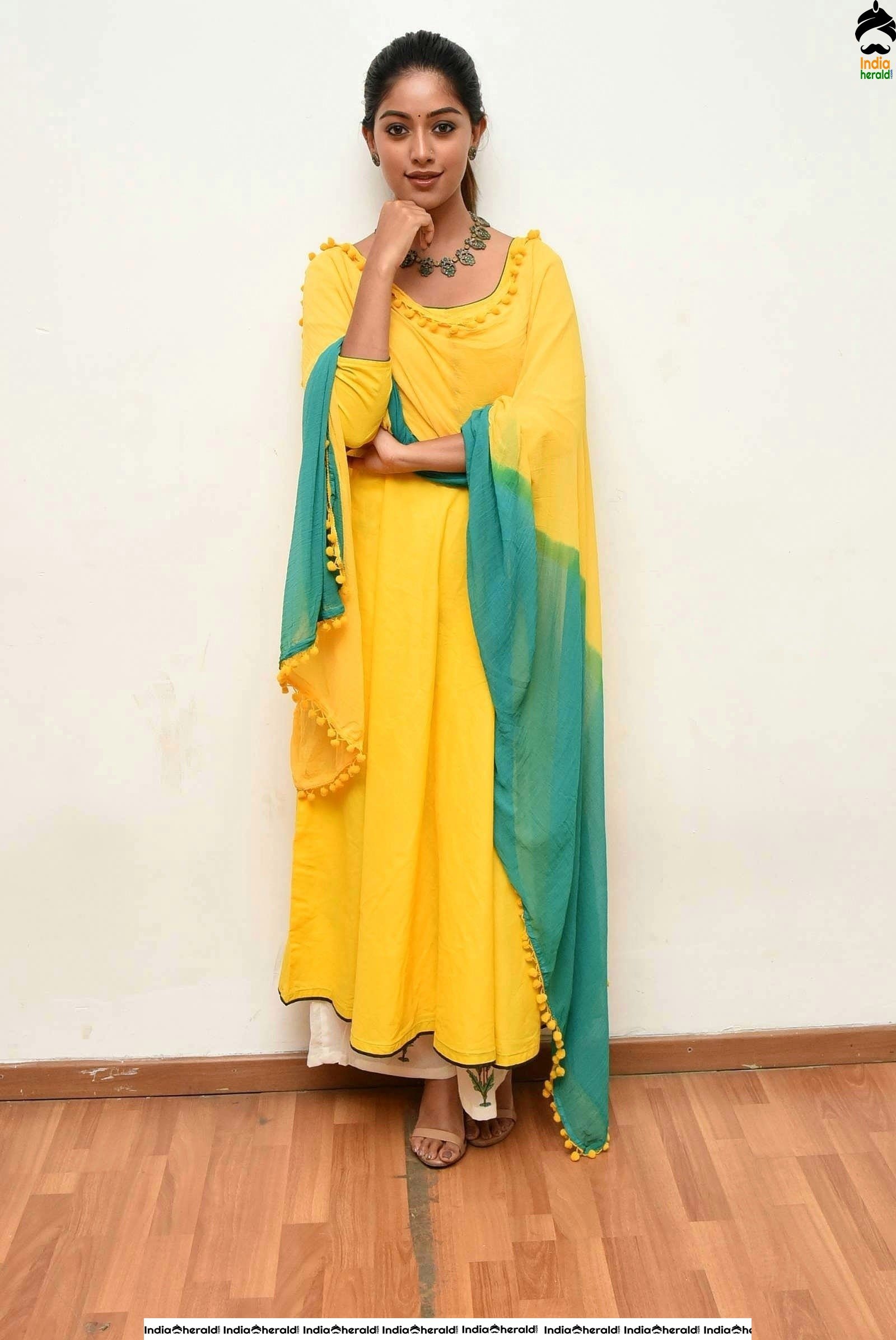 Anu Emmanuel Cute and Mesmerizing HD Photos