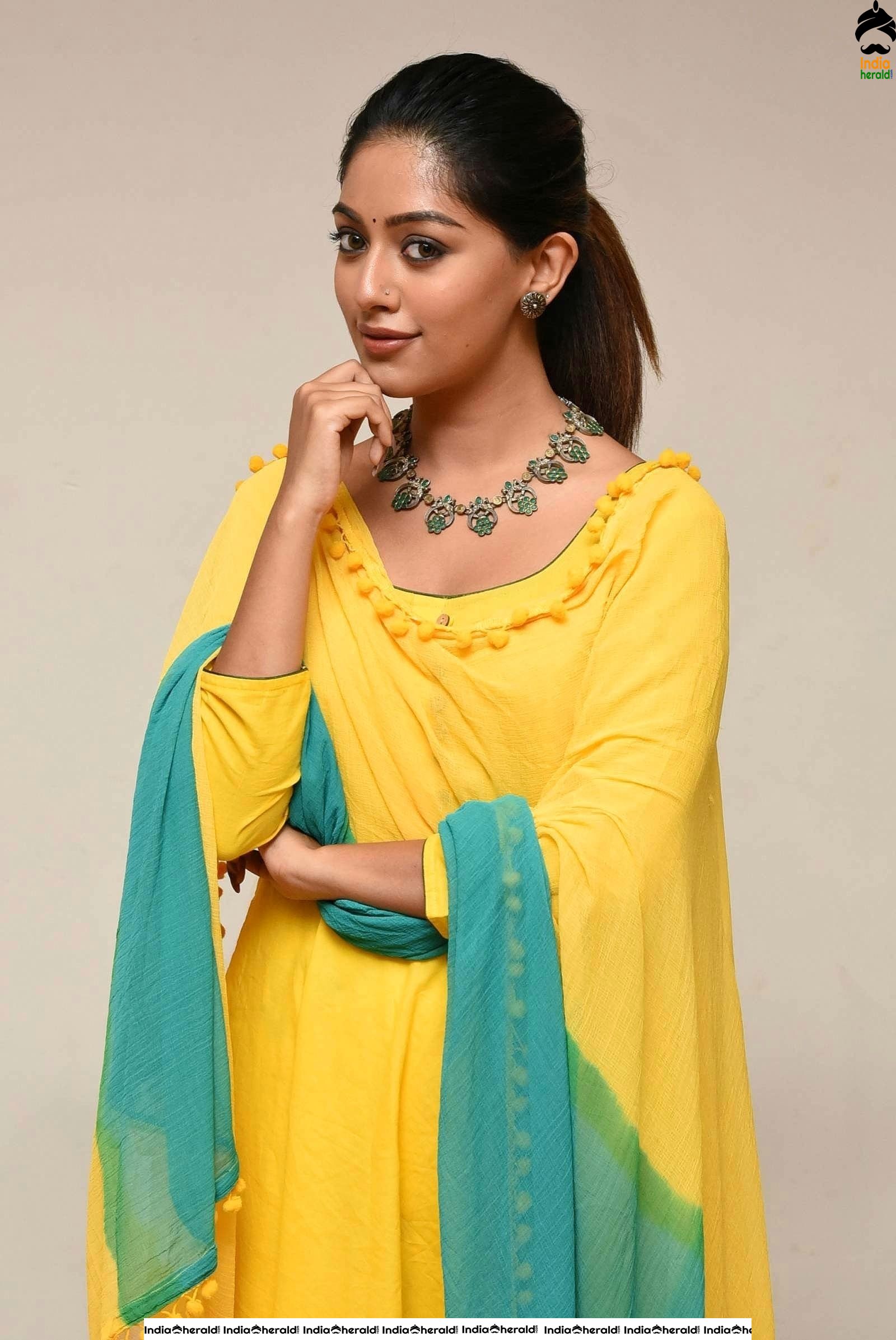 Anu Emmanuel Cute and Mesmerizing HD Photos