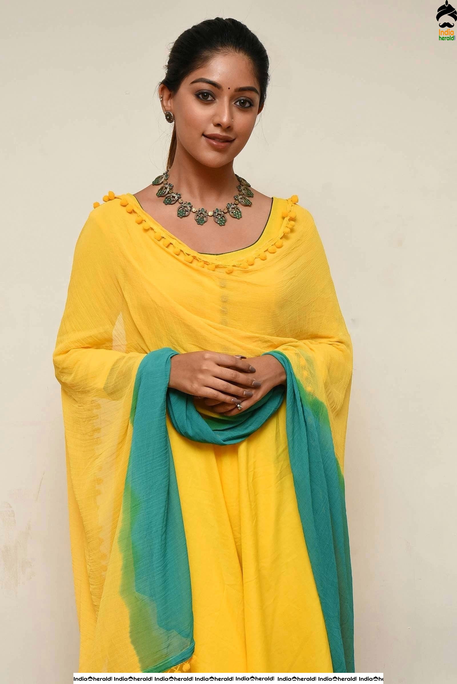 Anu Emmanuel Cute and Mesmerizing HD Photos