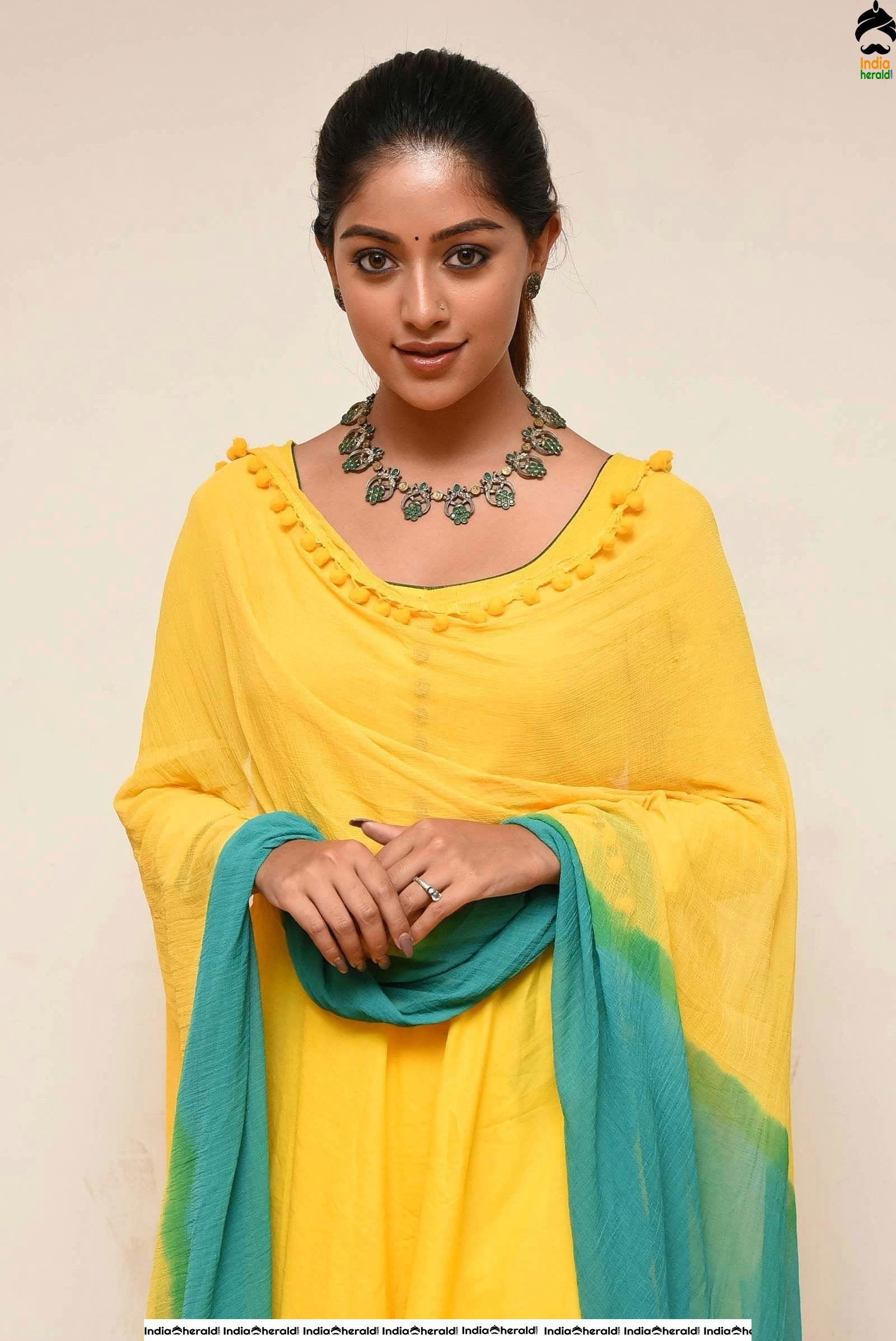 Anu Emmanuel Cute and Mesmerizing HD Photos