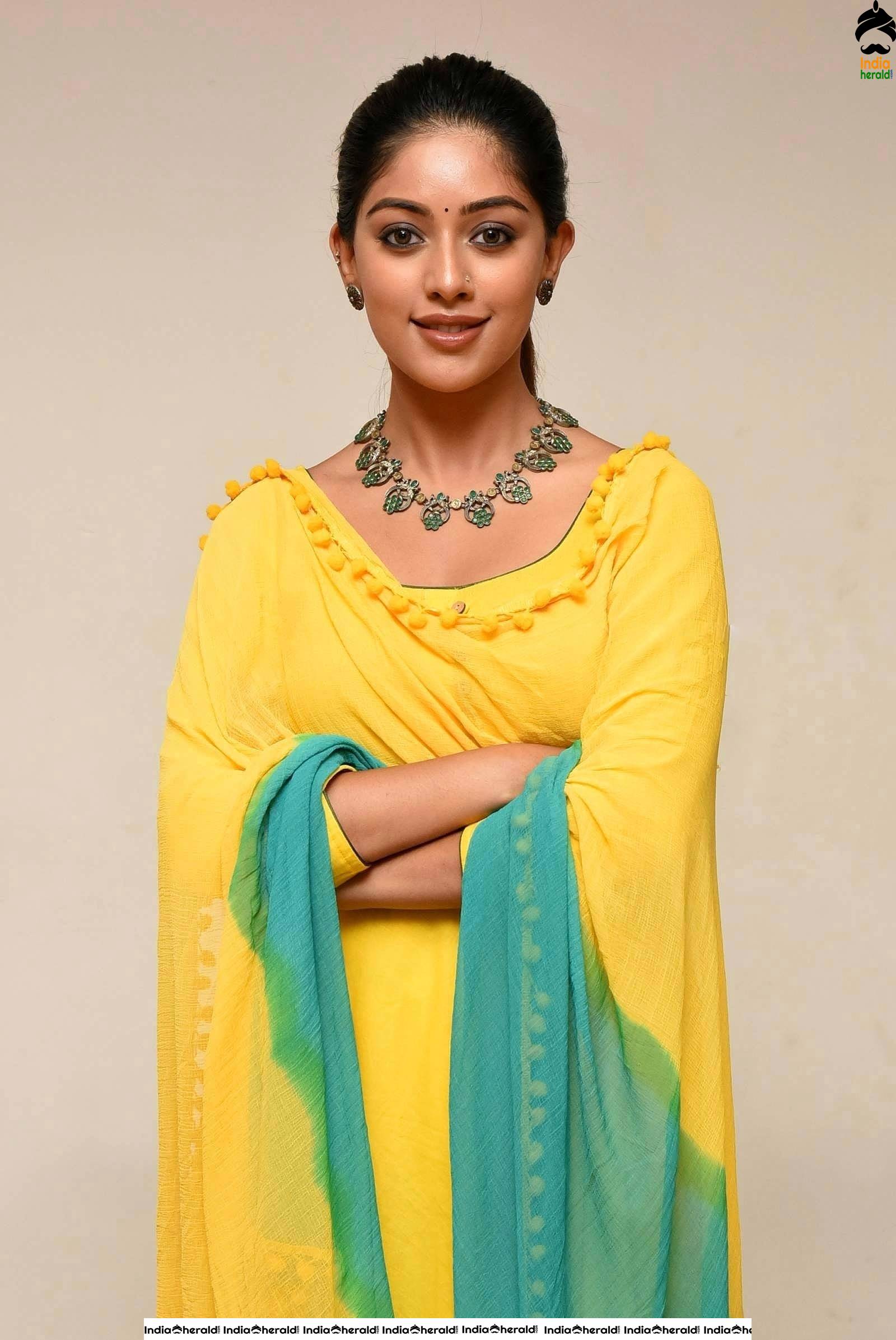 Anu Emmanuel Cute and Mesmerizing HD Photos