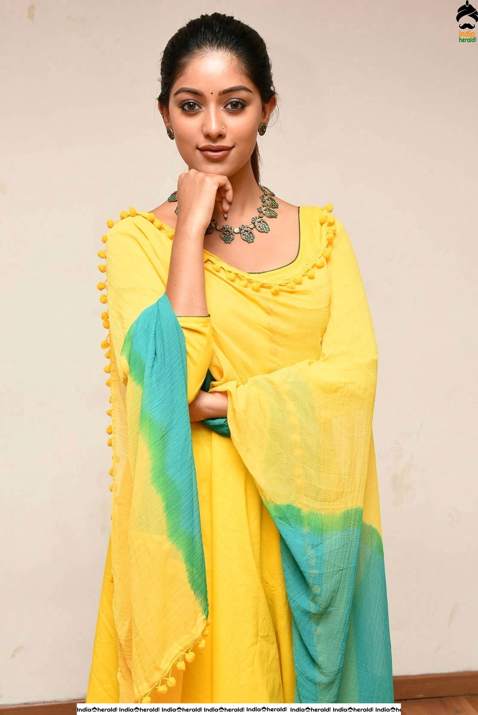 Anu Emmanuel Cute and Mesmerizing HD Photos