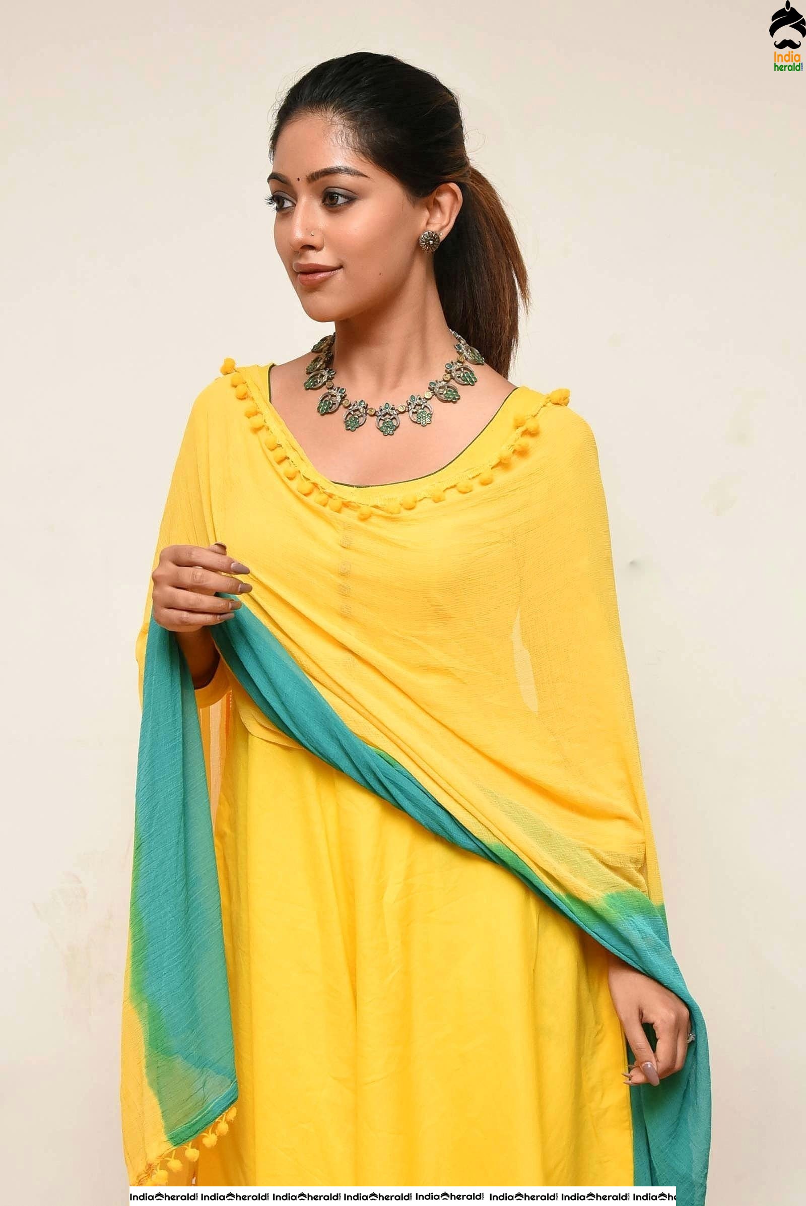 Anu Emmanuel Cute and Mesmerizing HD Photos