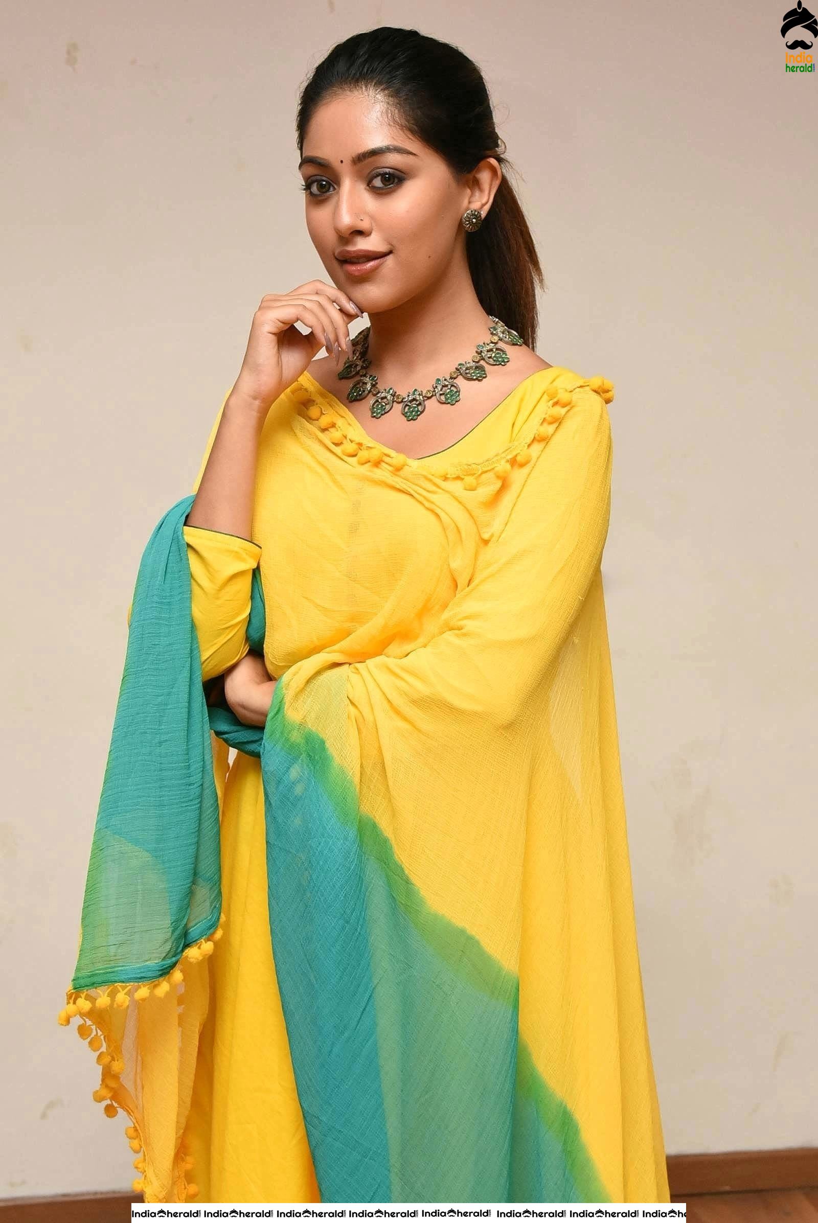 Anu Emmanuel Cute and Mesmerizing HD Photos