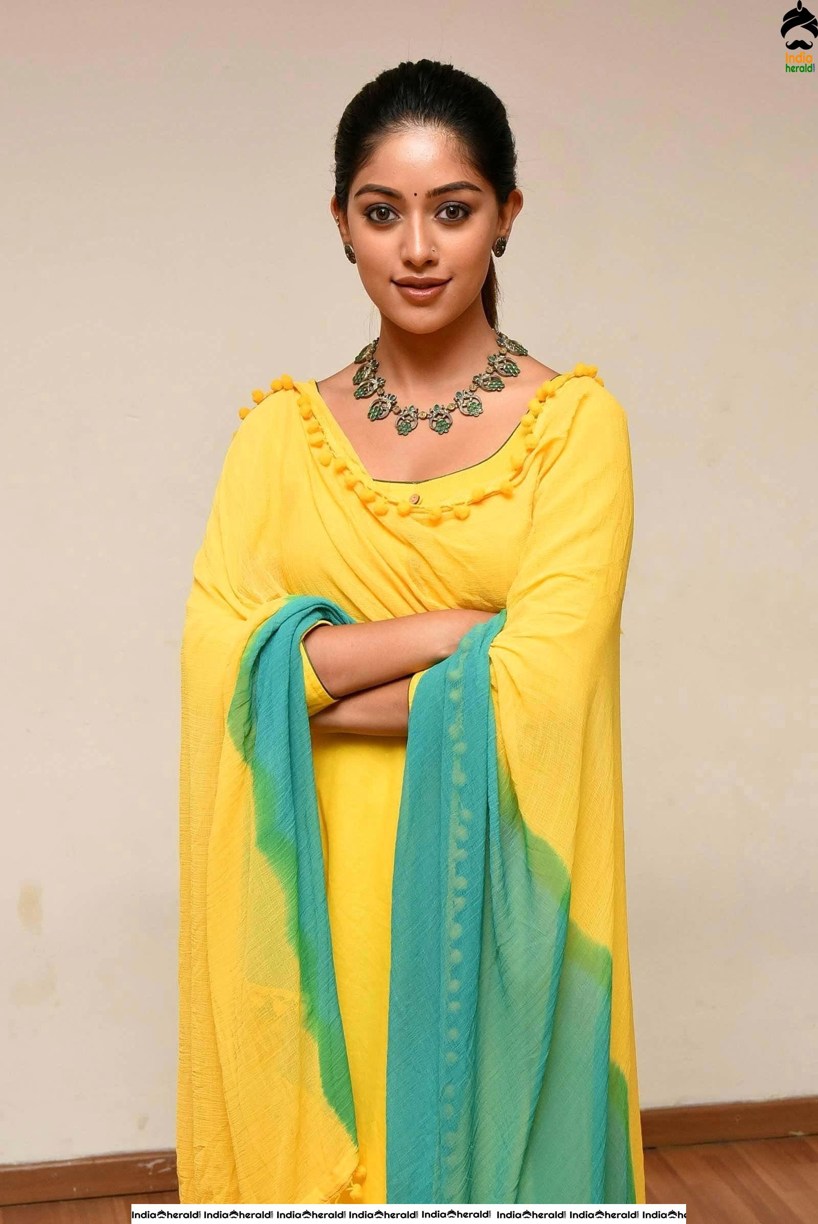 Anu Emmanuel Cute and Mesmerizing HD Photos