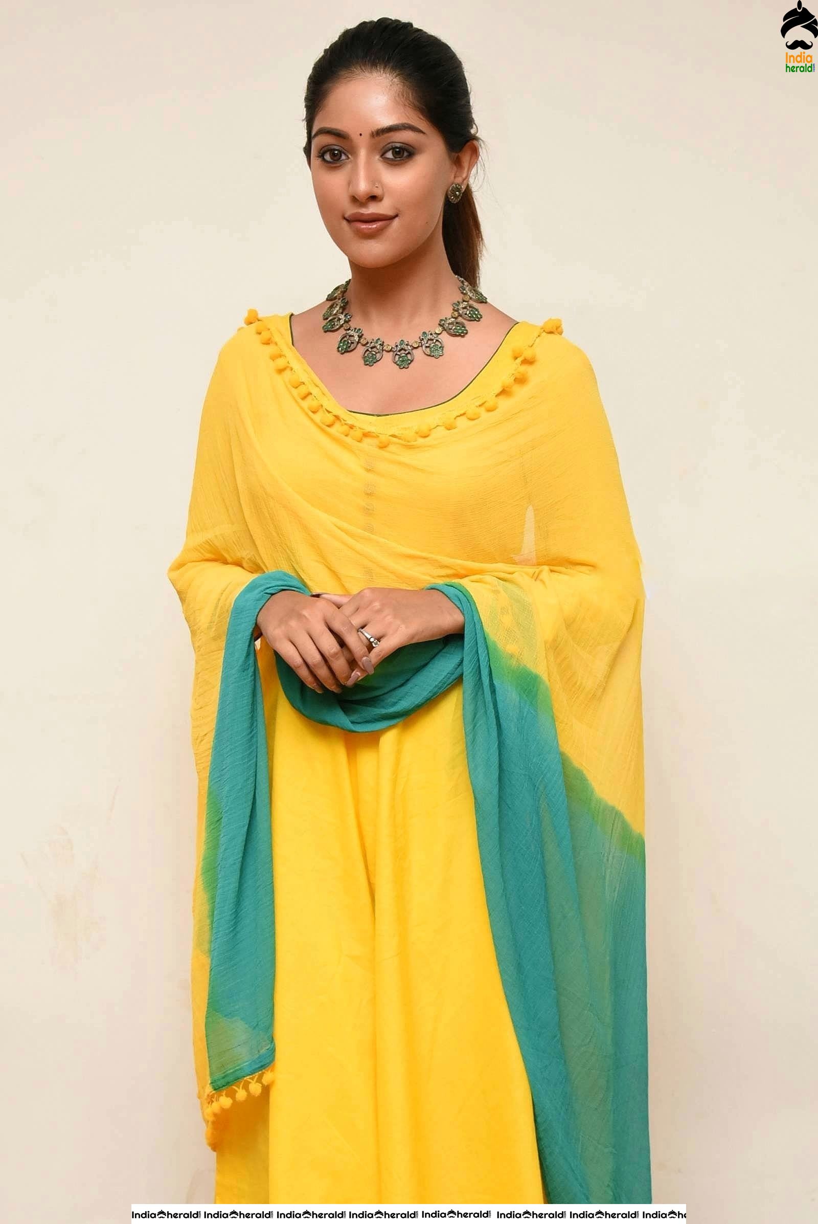 Anu Emmanuel Cute and Mesmerizing HD Photos