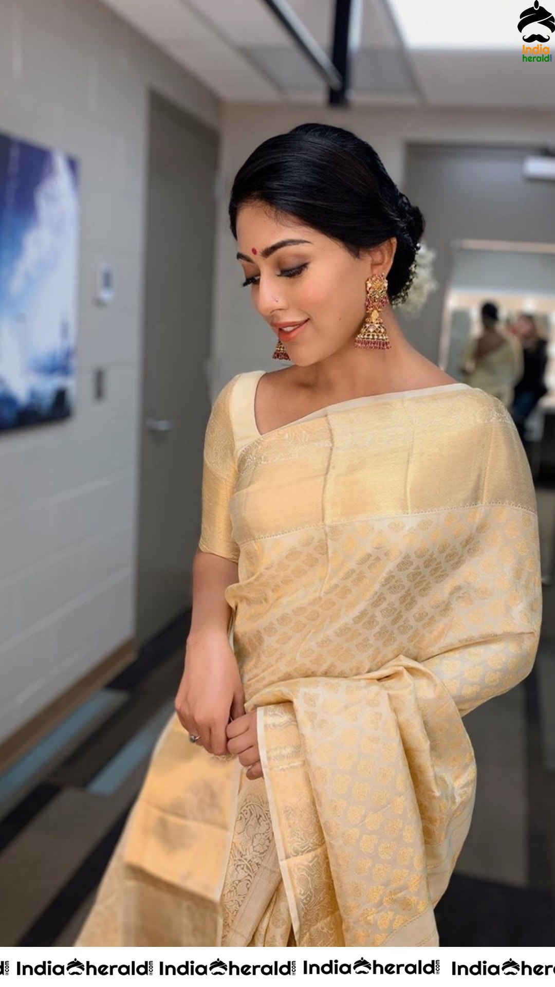 Anu Emmanuel Latest Clicks in a Saree and with Bindhi on Forehead