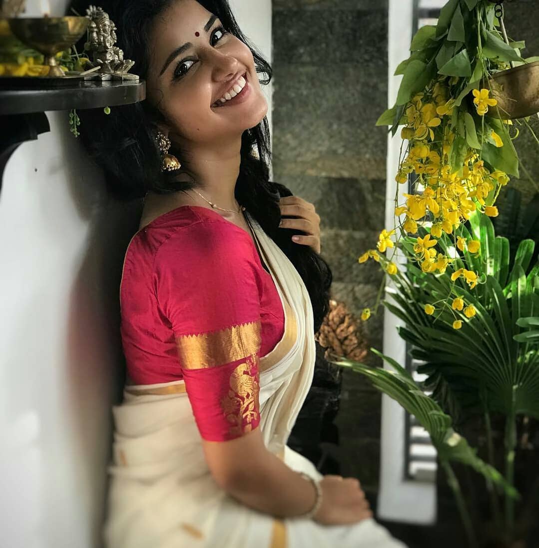 Anupama Parameswaran Cute Kerala Saree Stills