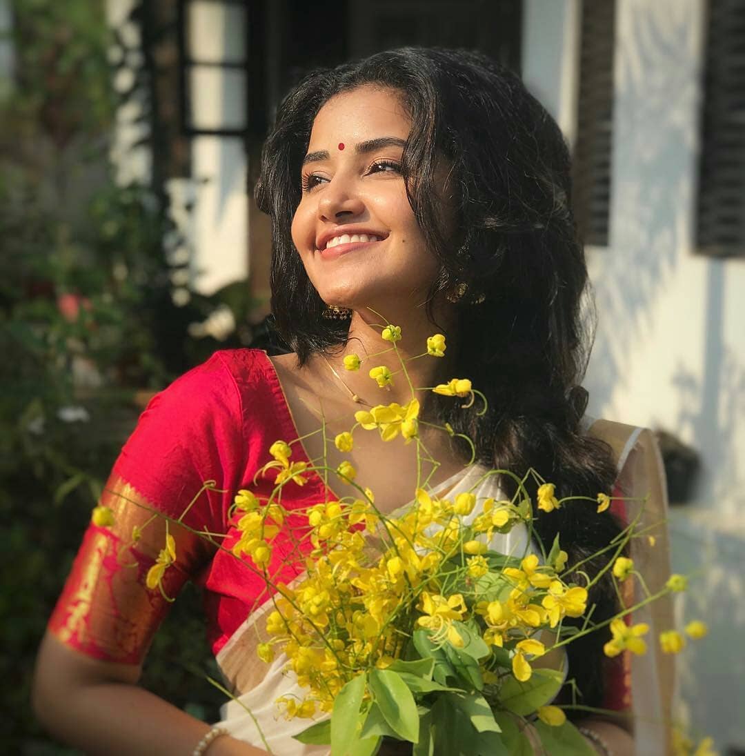 Anupama Parameswaran Cute Kerala Saree Stills