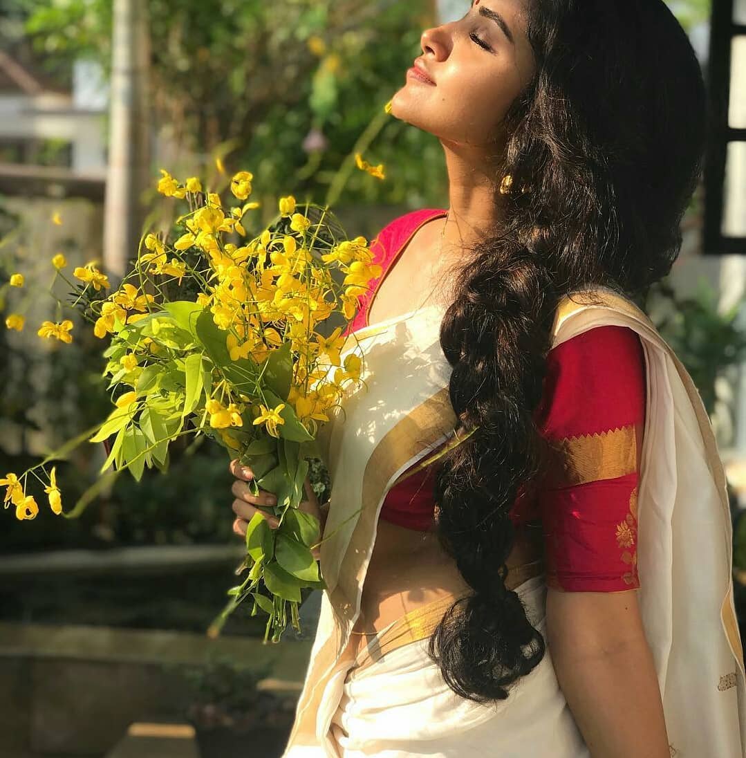 Anupama Parameswaran Cute Kerala Saree Stills