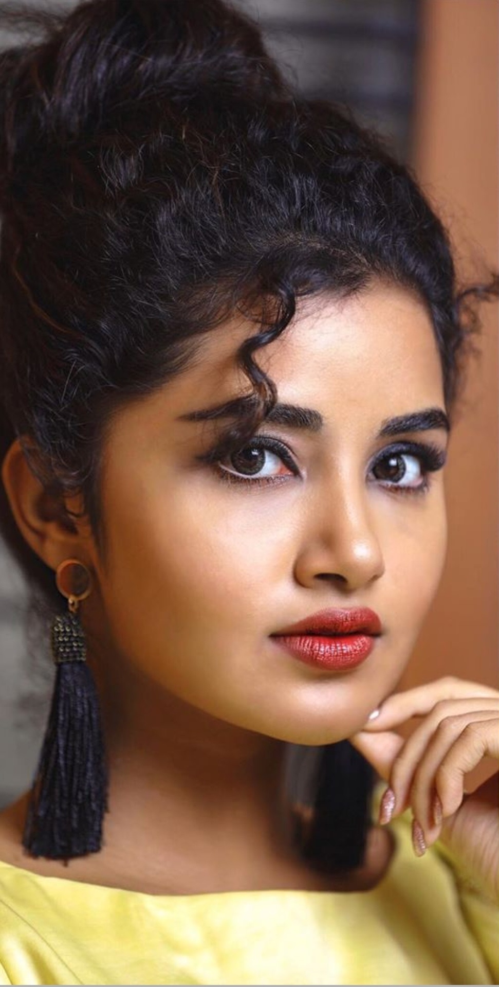 Anupama Parameswaran Shows Her Hot Curves In Side View