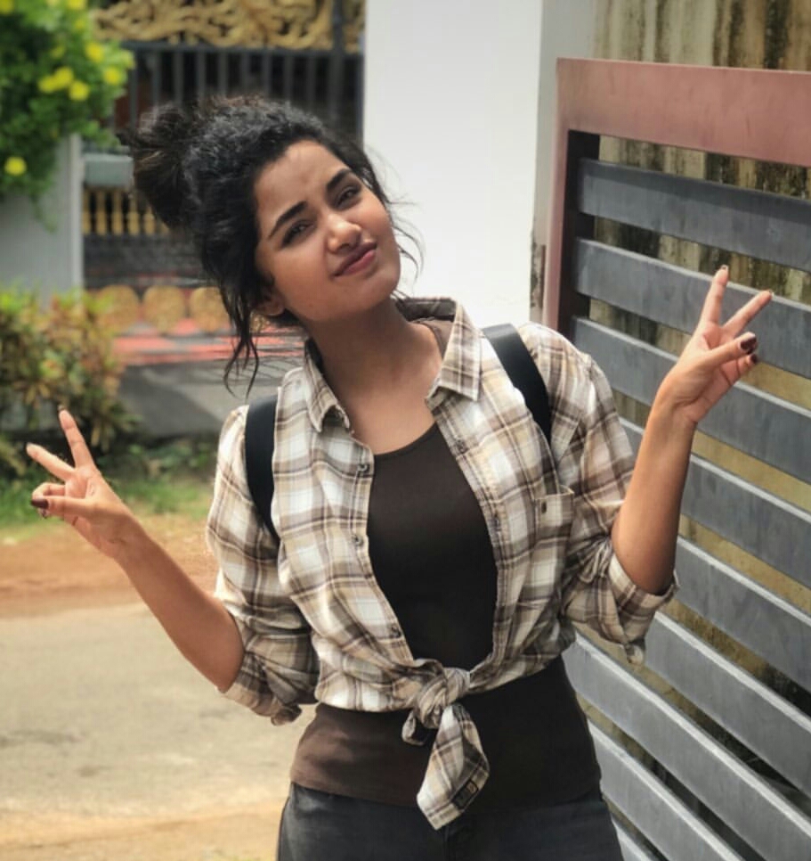 Anupama Parameswaran Sizzling Shooting Spot Stills