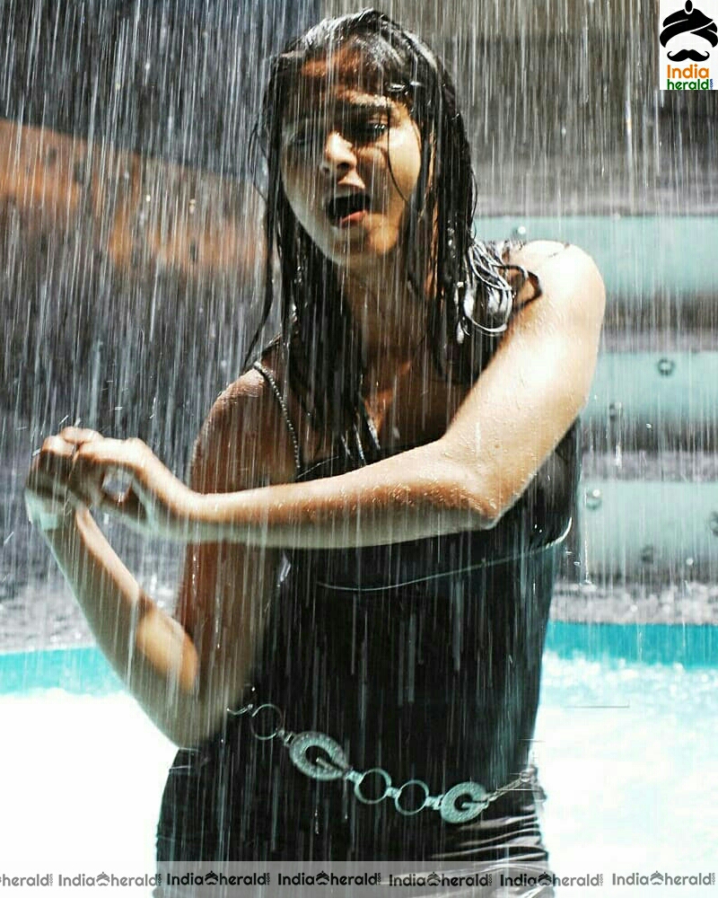 Anushka getting wet and tempt our mood