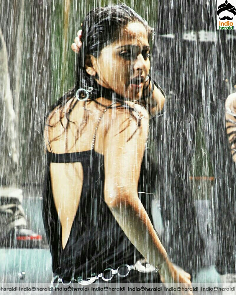 Anushka getting wet and tempt our mood