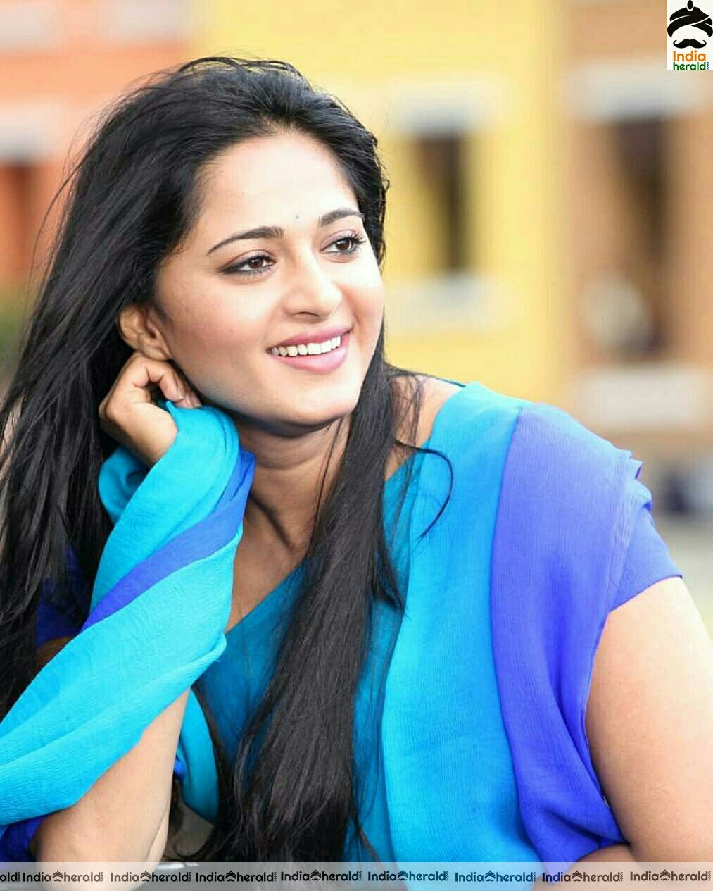 Anushka Hot Blue Saree Stills