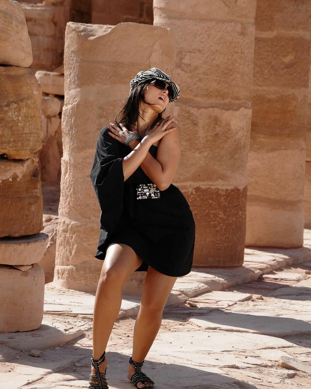 Anushka Hot In Black Rare Hot Stills