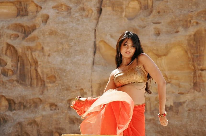 Anushka Hot Saree Stills