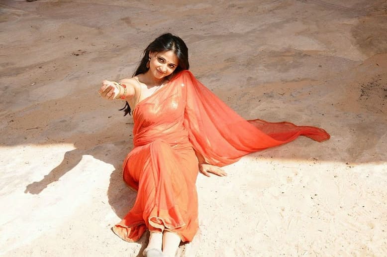 Anushka Hot Saree Stills
