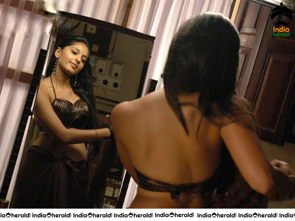 Anushka Hot Saree Stripping Photos From Her Debut Movie Rendu Set 1