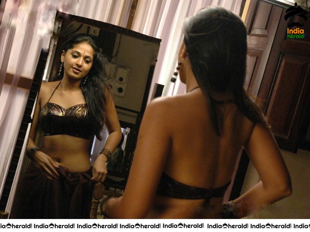 Anushka Hot Saree Stripping Photos From Her Debut Movie Rendu Set 1