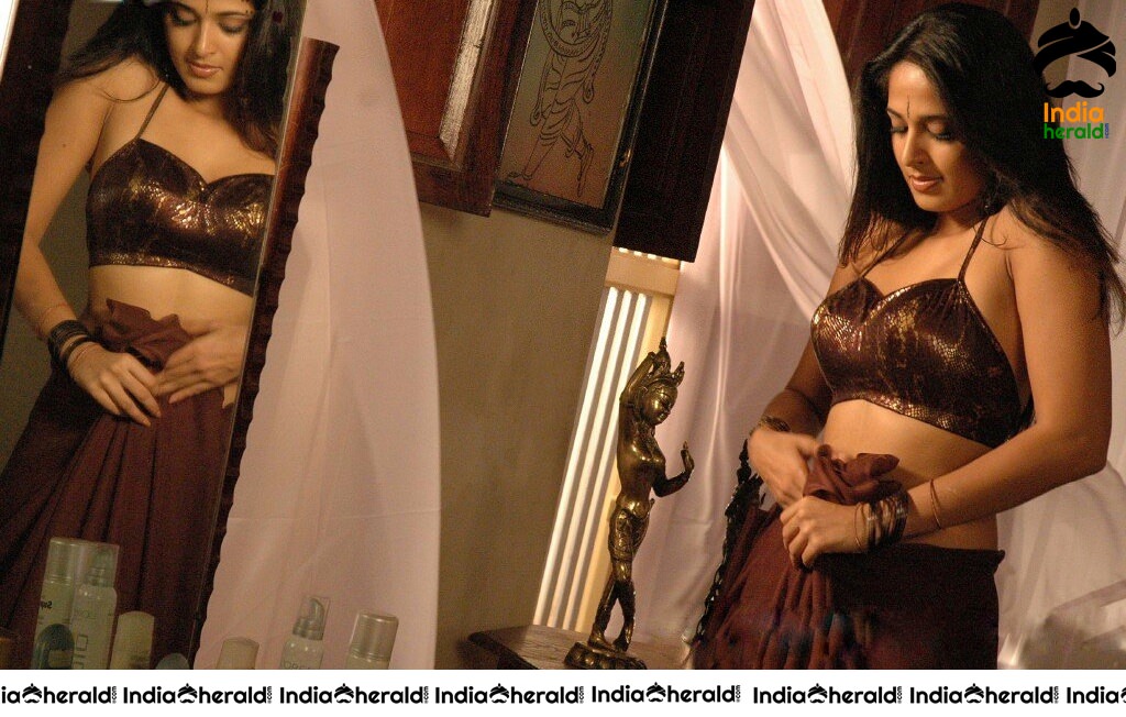 Anushka Hot Saree Stripping Photos From Her Debut Movie Rendu Set 2