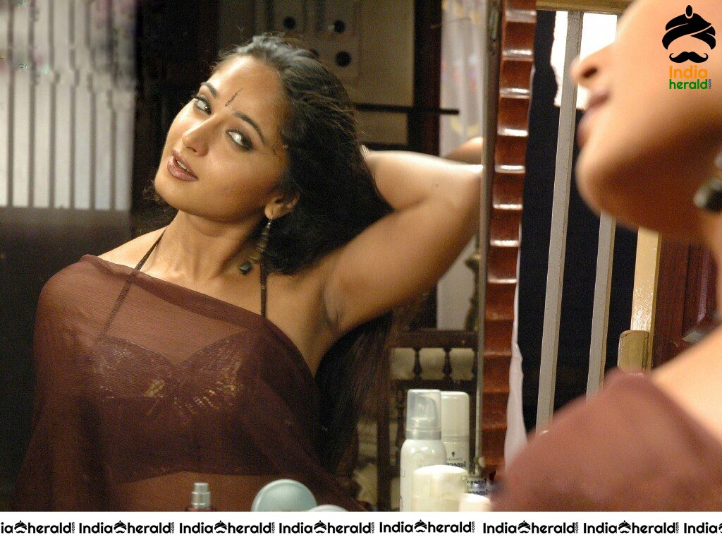 Anushka Hot Saree Stripping Photos From Her Debut Movie Rendu Set 2