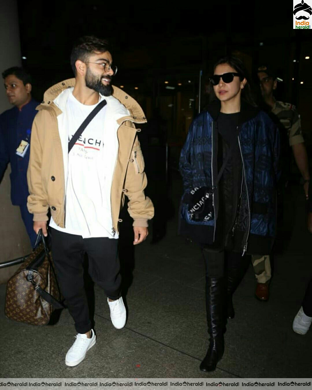 Anushka Sharma And Virat Kohli Spotted At Mumbai Airport