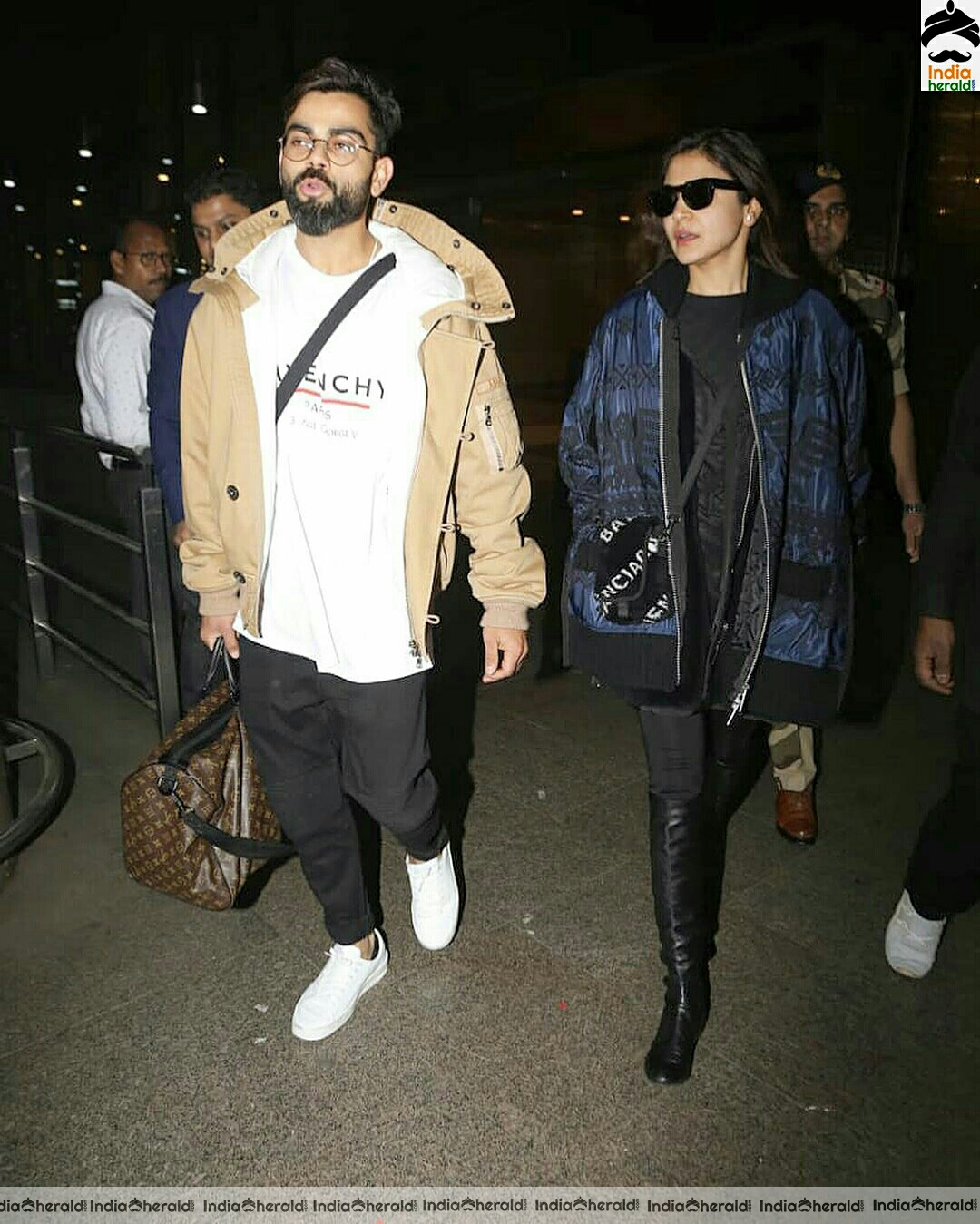 Anushka Sharma And Virat Kohli Spotted At Mumbai Airport
