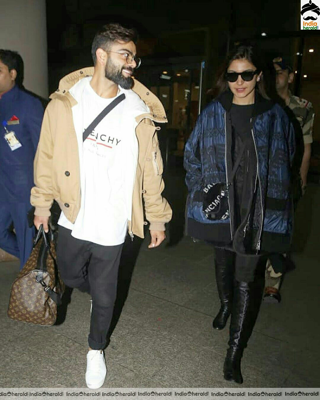 Anushka Sharma And Virat Kohli Spotted At Mumbai Airport