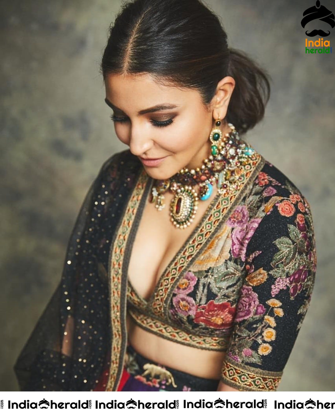 Anushka Sharma Hot Exposing Waistline Photoshoot with Kohli