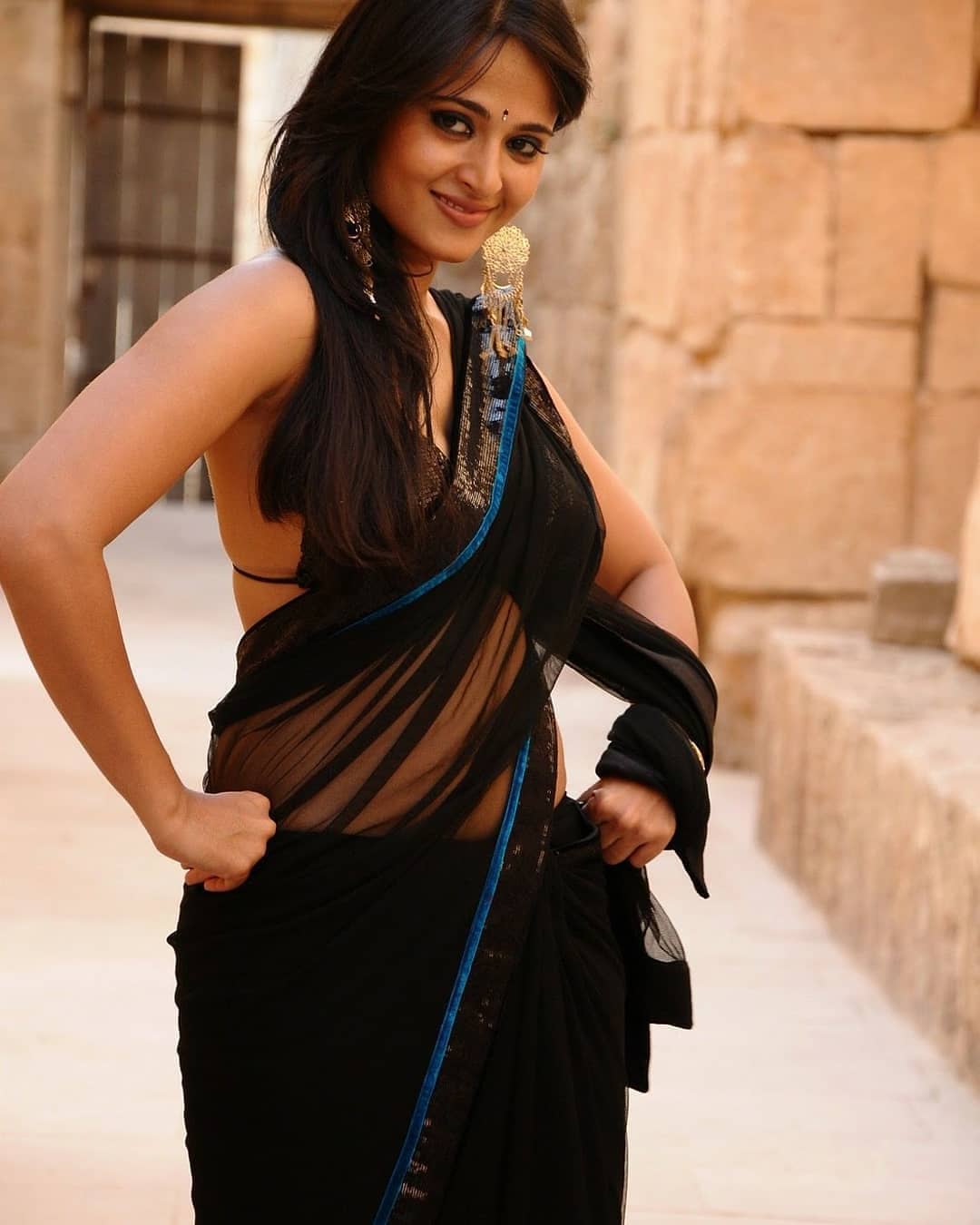 Anushka Shetty Hot And Sexy Black Saree Photos
