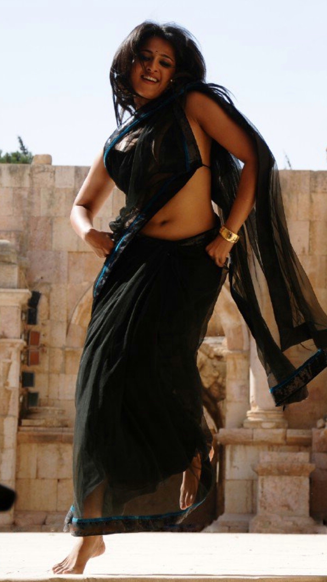 Anushka Shetty Shows Her Hot Curves In Black Transparent Saree Set 2