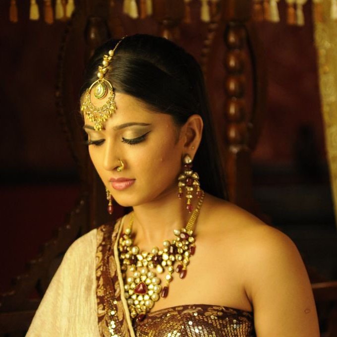 Anushka shetty vintage alluring Photos