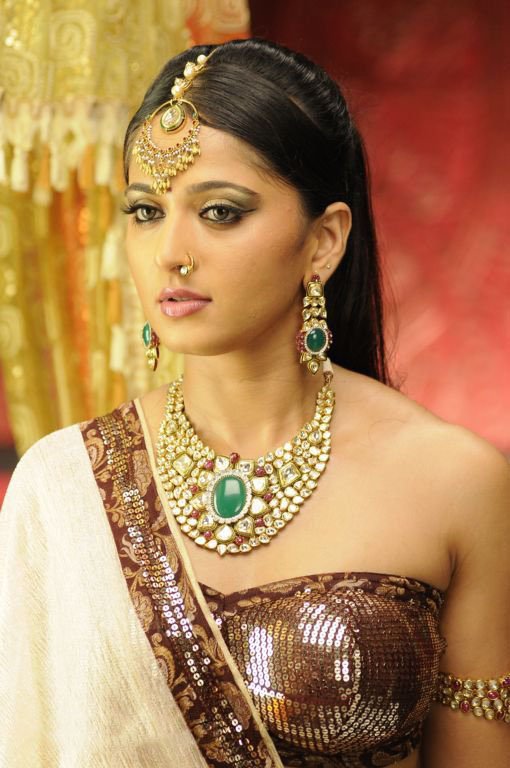 Anushka shetty vintage alluring Photos