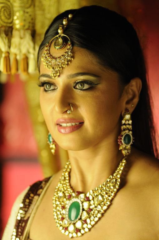 Anushka shetty vintage alluring Photos