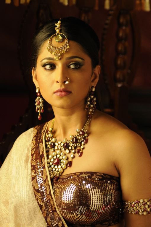 Anushka shetty vintage alluring Photos