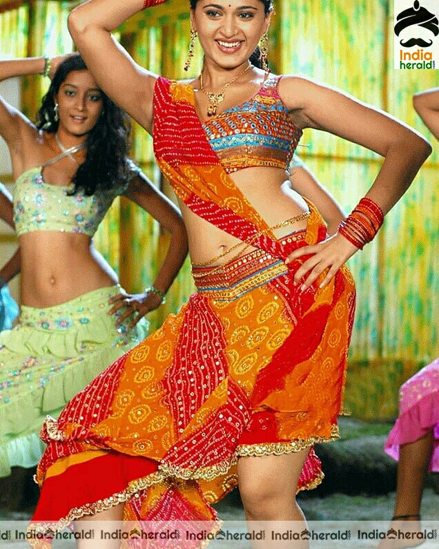 Anushka Shows Her Fleshy Belly And Sexy Navel From Early Days