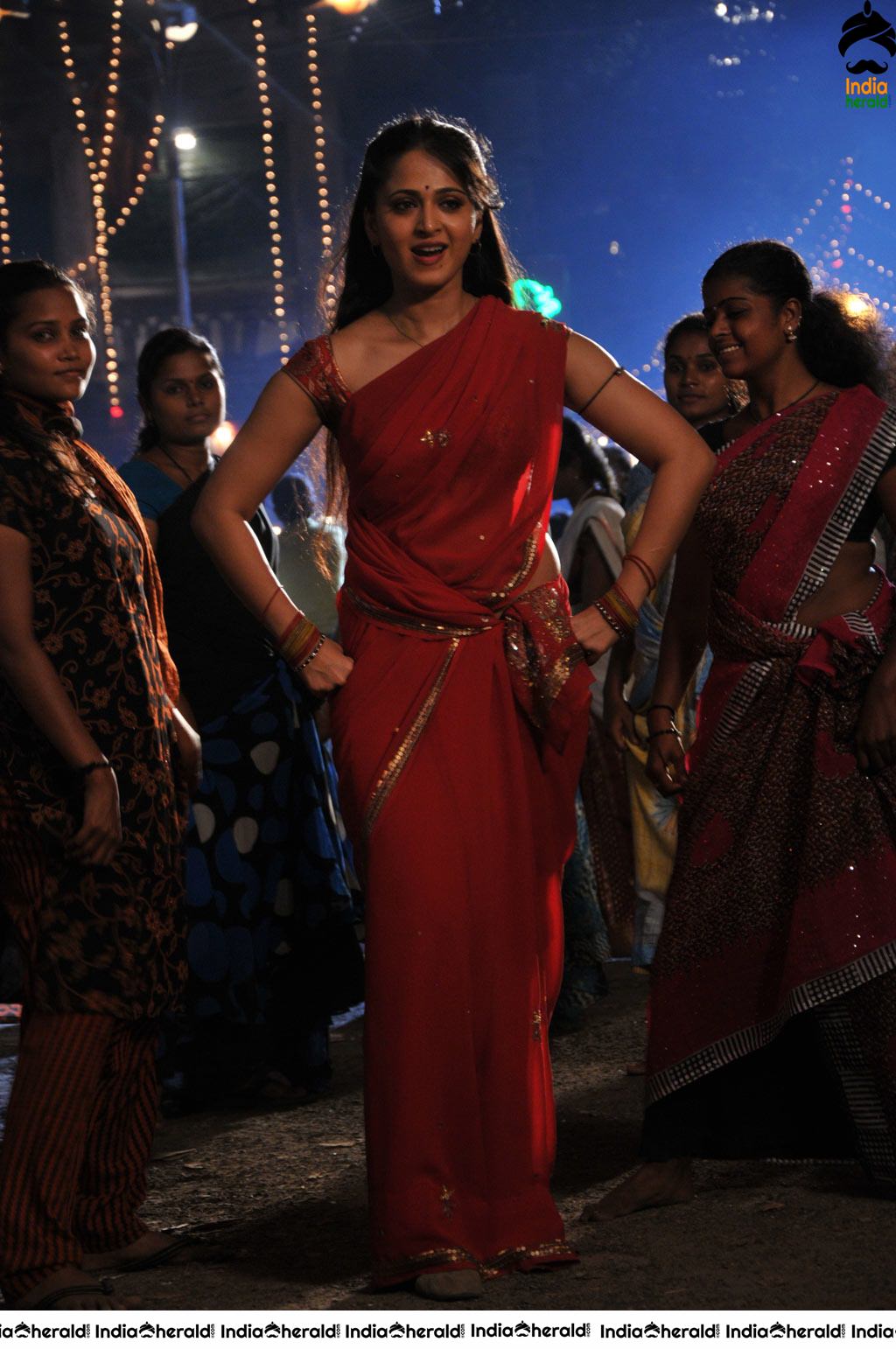 Anushka Sizzling Hot in Red Saree Stills from Vaanam movie Set 1