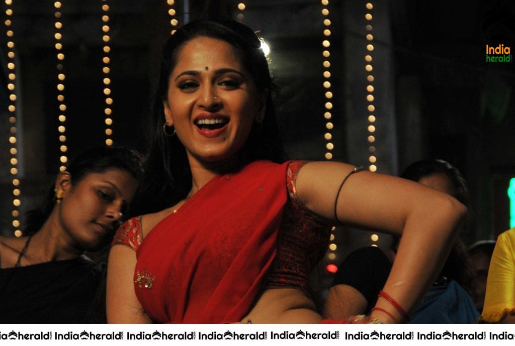 Anushka Sizzling Hot in Red Saree Stills from Vaanam movie Set 2