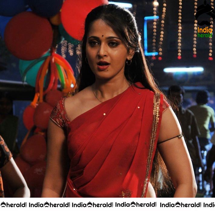 Anushka Sizzling Hot in Red Saree Stills from Vaanam movie Set 2