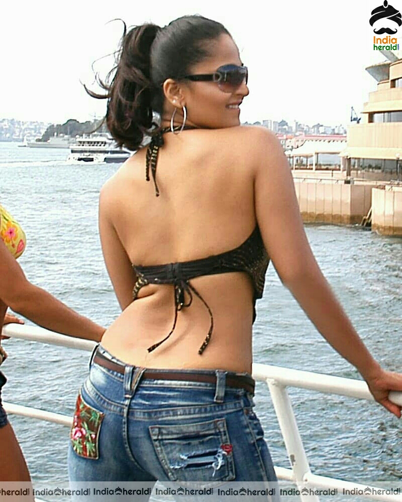 Anushka Vintage Hot Photos flaunting her chubby belly
