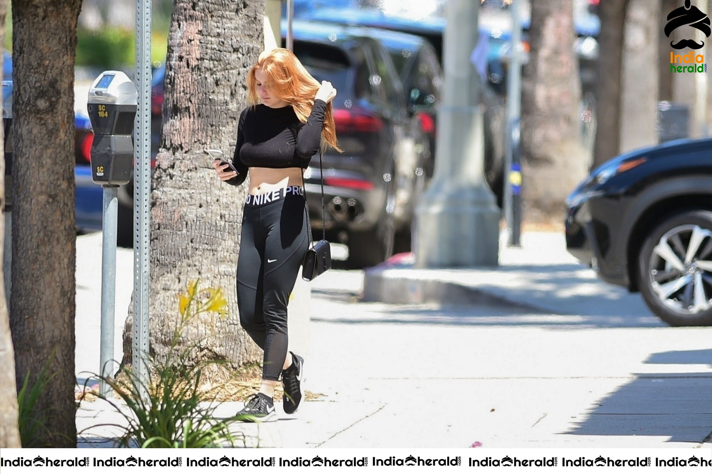 Ariel Winter Spotted in Crop Top exposing her Waist at LA Set 2