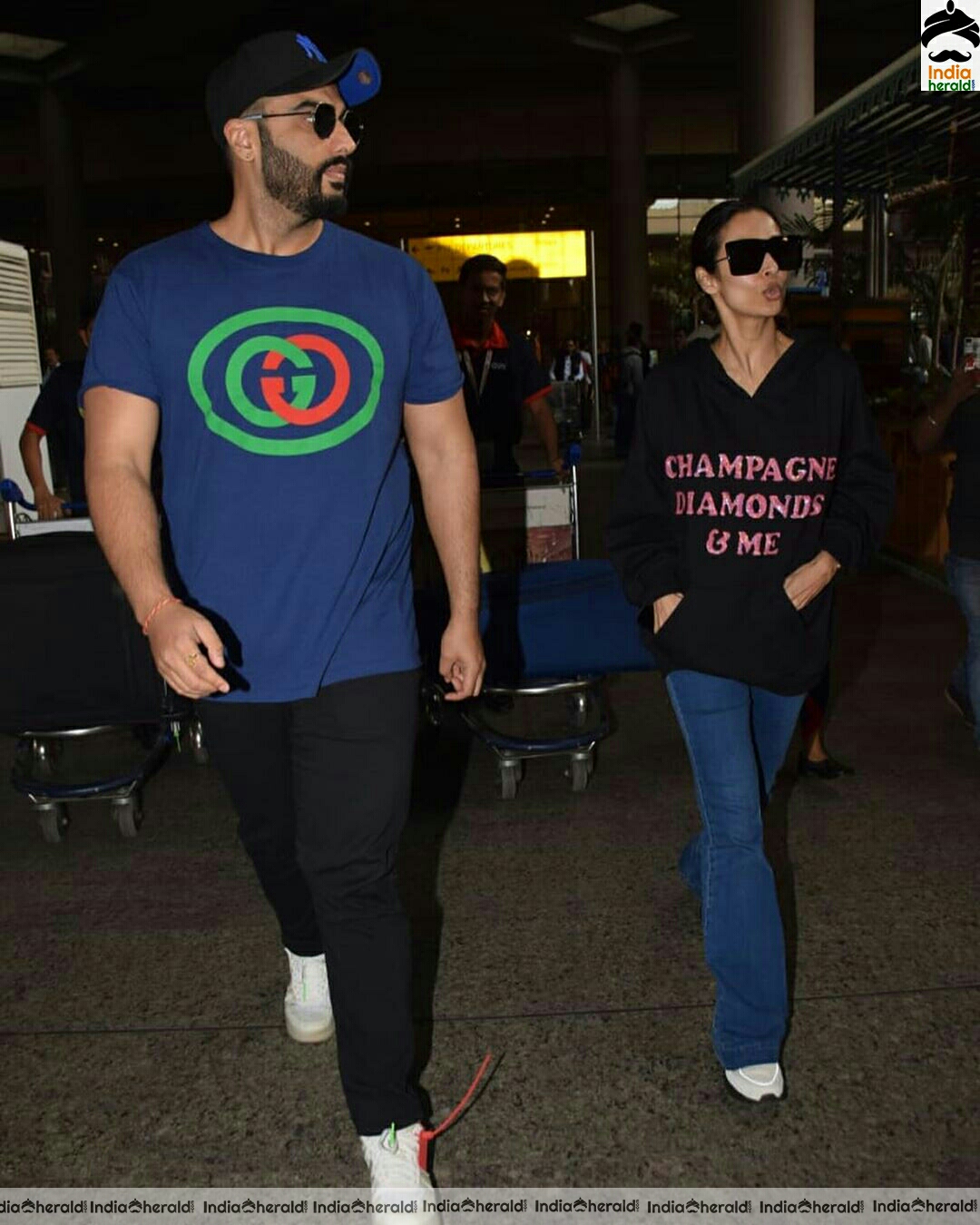 Arjun kapoor and Malaika Arora Spotted At Mumbai Airport