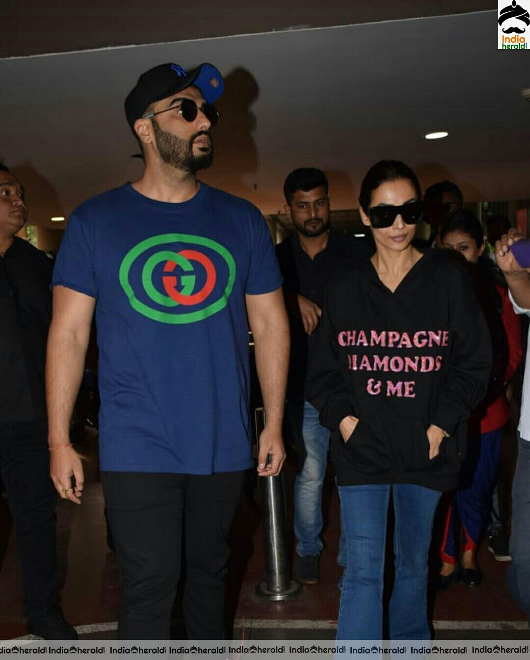 Arjun kapoor and Malaika Arora Spotted At Mumbai Airport