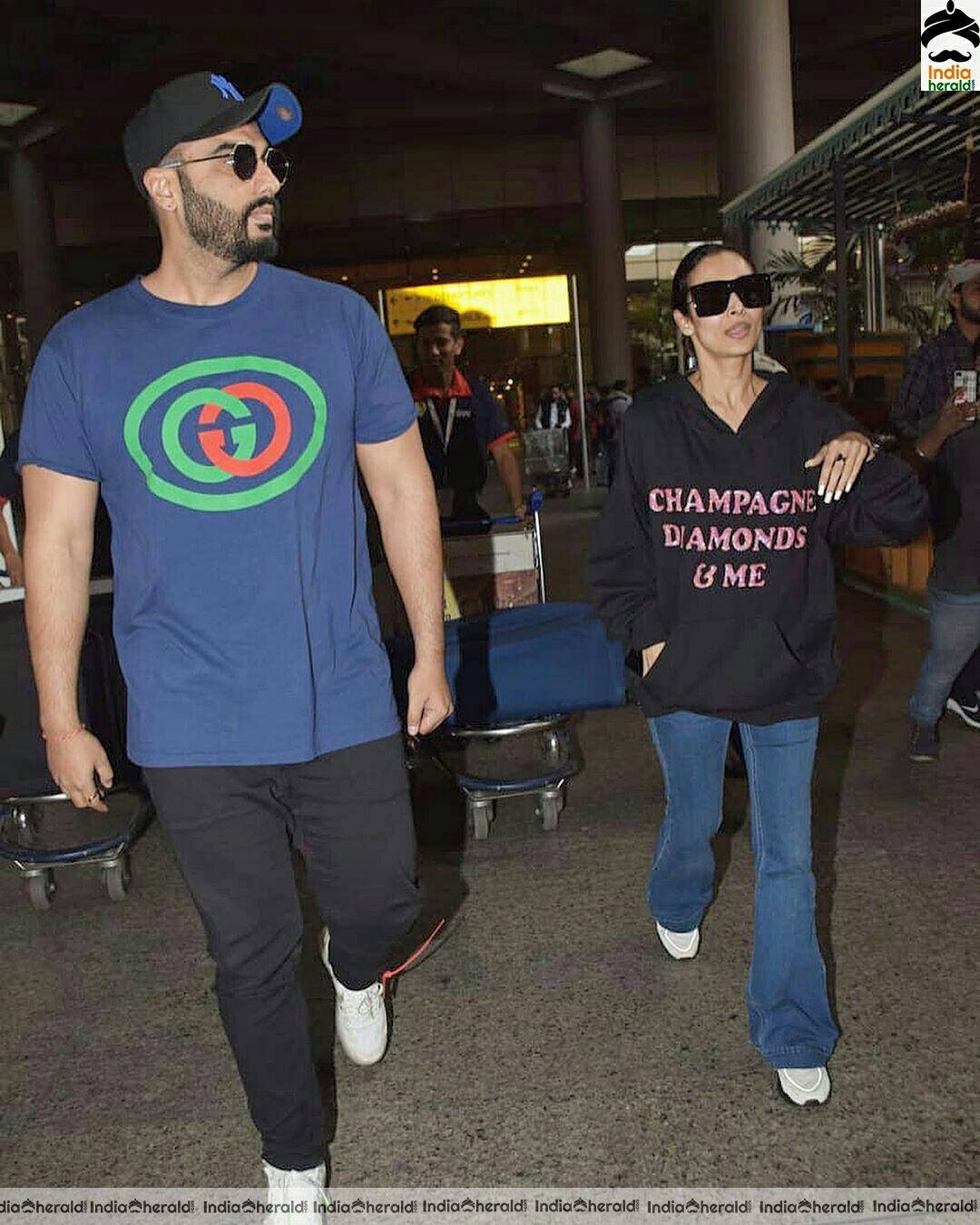 Arjun kapoor and Malaika Arora Spotted At Mumbai Airport