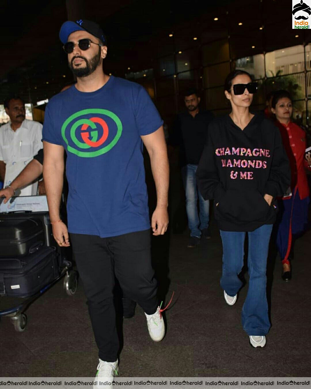 Arjun kapoor and Malaika Arora Spotted At Mumbai Airport