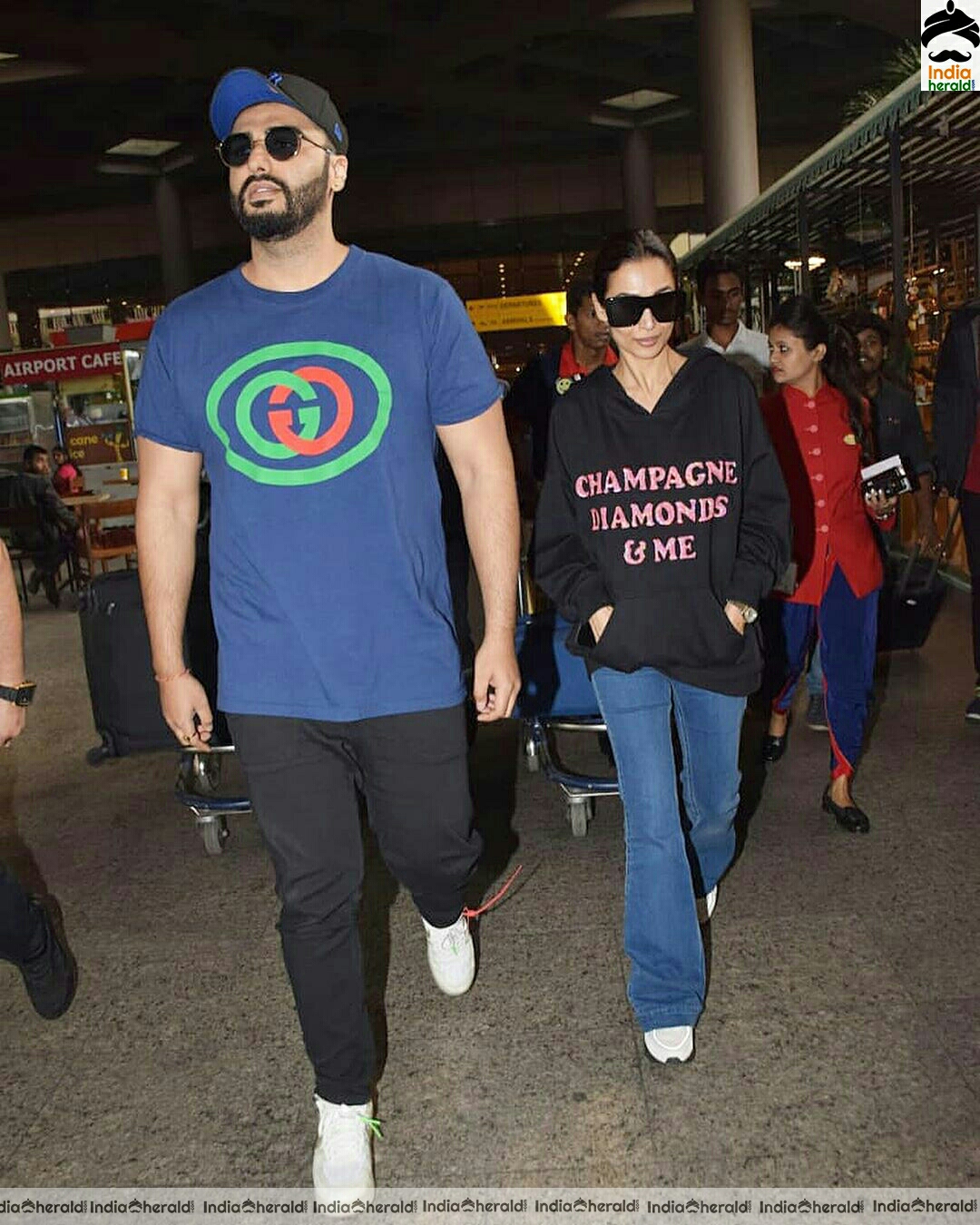 Arjun kapoor and Malaika Arora Spotted At Mumbai Airport